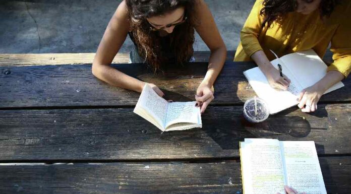 Signos compatíveis: Encontre o Amor Através da Astrologia, por Deborah de Obá