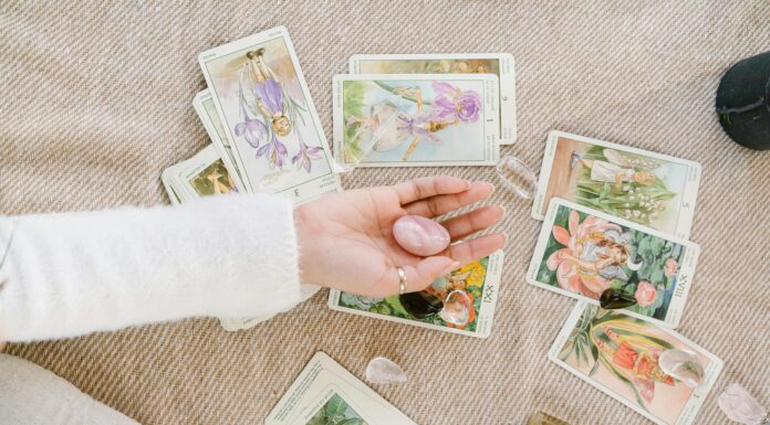Tarot do sim ou não: respostas rápidas para suas dúvidas, pela consultora Simone Tarot