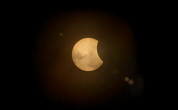 Eclipse Lunar, Super Lua e Lua Cheia em Peixes: Oportunidade de Transformação Pessoal, por Deborah de Obá
