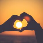 Sol em Libra e quadratura Vênus-Plutão: harmonia e conflitos intensos nas relações, pela consultora Simone Sol em Libra