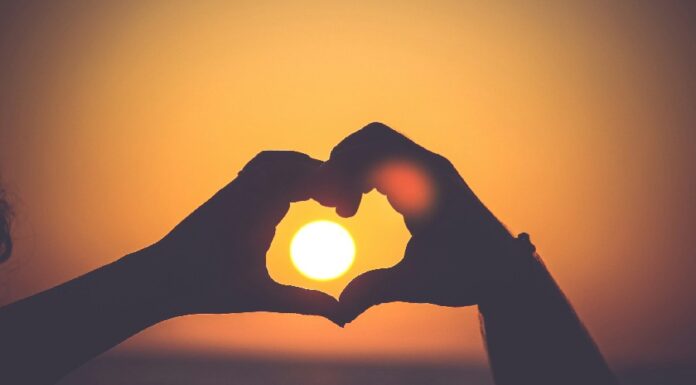 Sol em Libra e quadratura Vênus-Plutão: harmonia e conflitos intensos nas relações, pela consultora Simone Sol em Libra