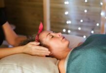 Tipos de terapia: descubra qual abordagem combina melhor com você Imagem de um tratamento de Reiki