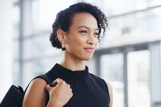 Mulher forte, determinada e confiante.