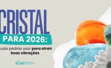 Cristal para 2026: saiba qual usar para equilibrar e iluminar seus caminhos Imagem institucional com diversos cristais e a frase "Cristal para 2026"